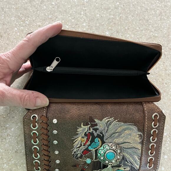NWOT Embroidered Western Horse Design Tri Fold Zip Faux Leather Wallet - Picture 4 of 8